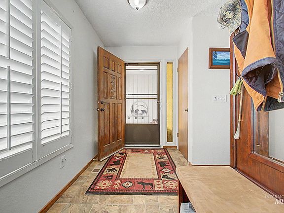 3rd image of 823 Grelle Dr