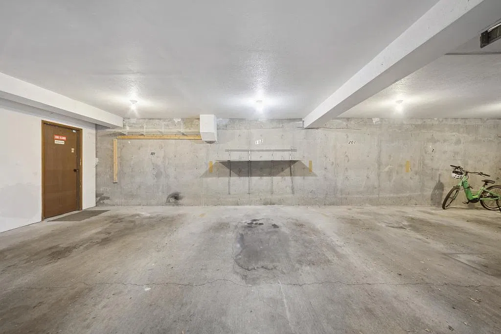 2028 Waverly Pl N - 2 bedrooms — Photo 4