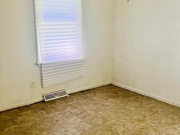 4th image of 2718 W Kansas St