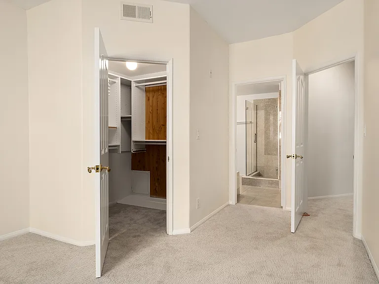 930 N Doheny Dr #415 — Photo 13