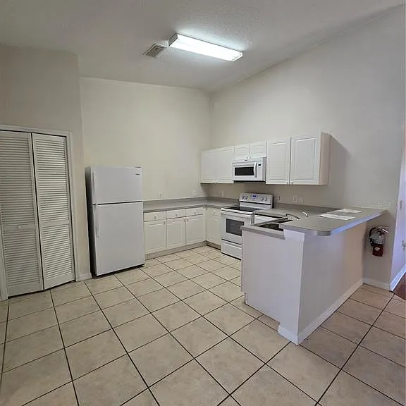 2790 Club Cortile Cir #B — Photo 3