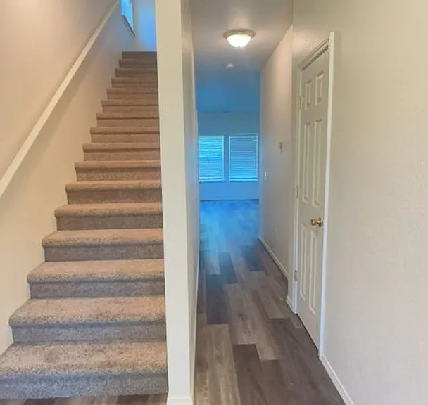 2002 SW Canyon Dr #20 — Photo 2