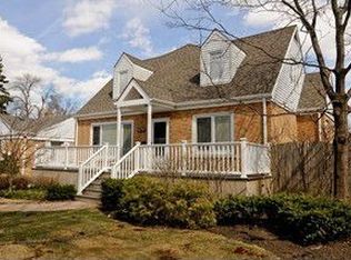 111 Montgomery Ln, Glenview, IL