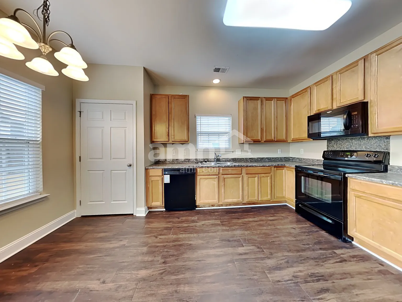 4 bed, 2.5 bath, 1684 sqft, $2,440 — Photo 3