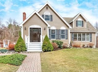 28 Dixey Dr, Middleton, MA 01949