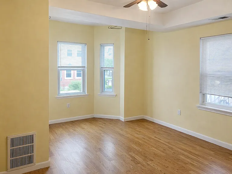 171 Windsor St #1 — Photo 2