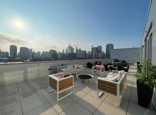 Than Tower, Chicago, IL 60610