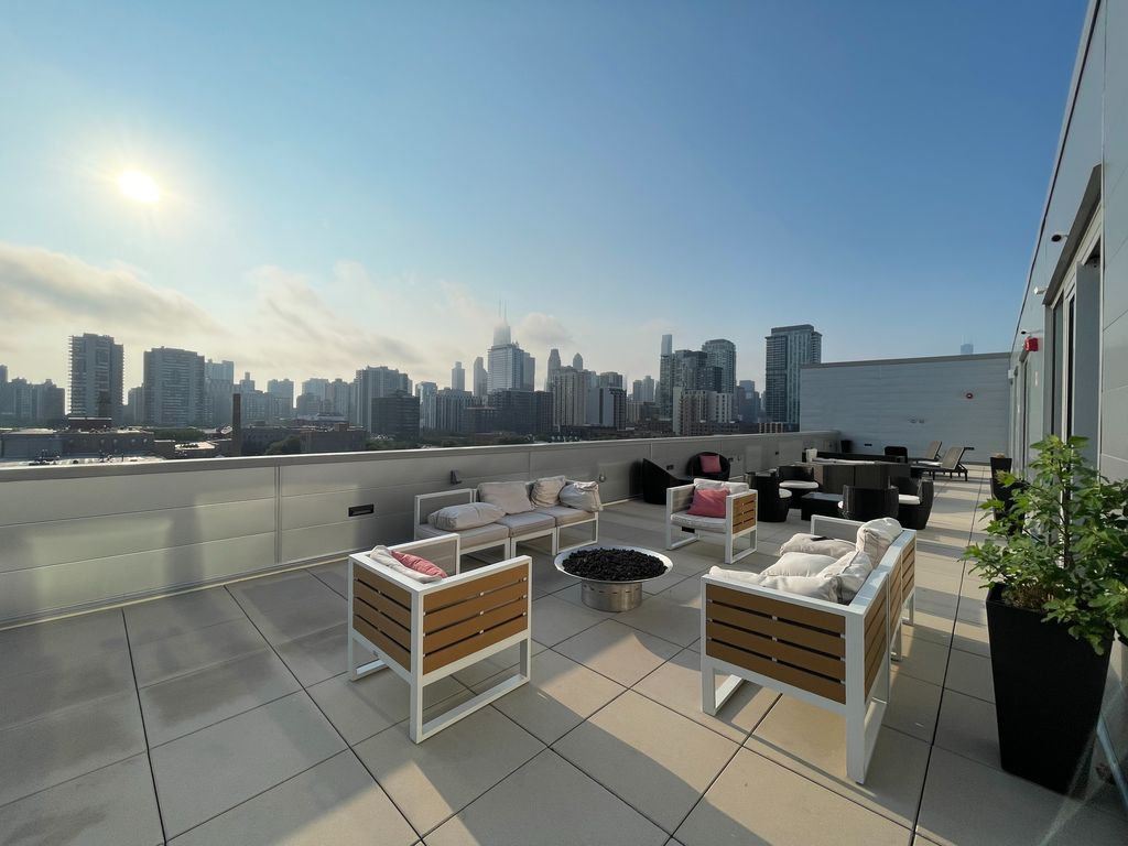 Than Tower apartments in Chicago