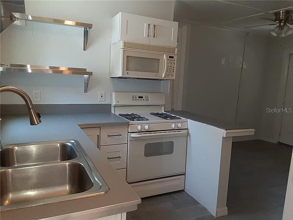 5th image of 3029 West Pl