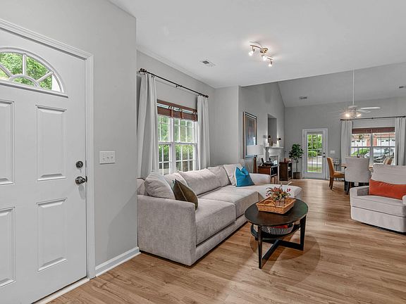 5th image of 206 Basset Hall Dr