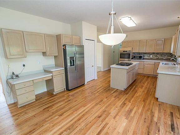 5th image of 589 Dewitt Dr