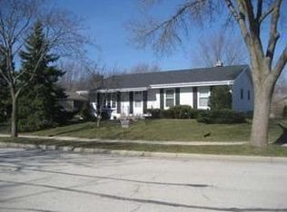 1507 David Ln, Waukesha, WI 53189