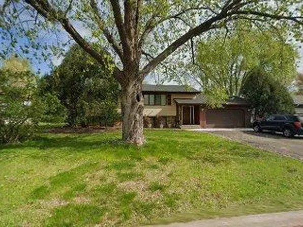 2641 Ridge Ln, Mounds View, MN 55112