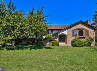 3945 Crestwood Dr, Schnecksville, PA