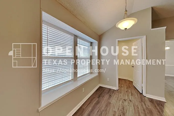 2222 Edinburgh St — Photo 9