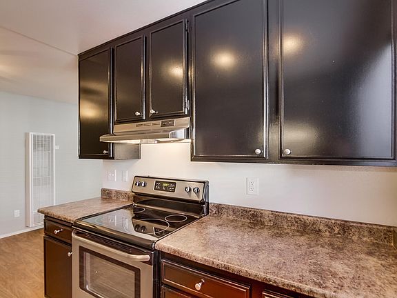 4th image of 475 S Meadowbrook Dr Unit 7