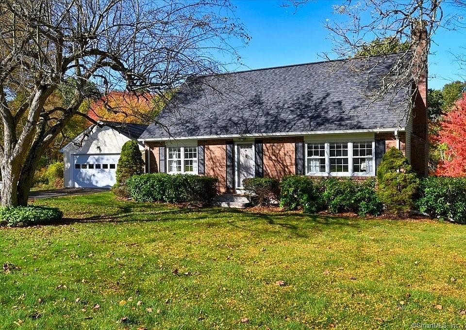 1st image of 62 Eastview Dr