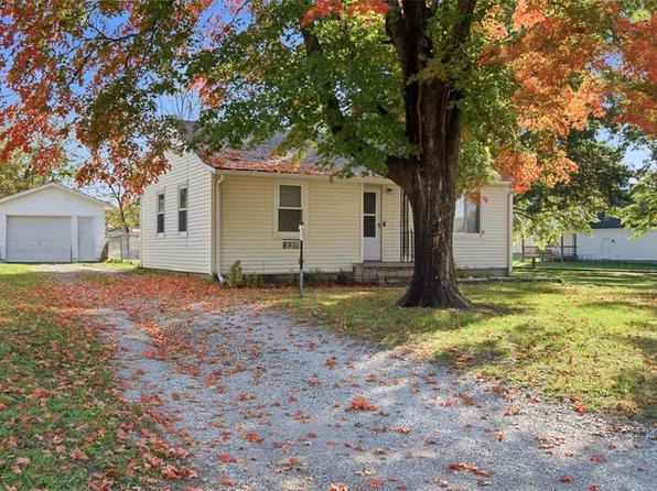 827 Main St, Wellsville, KS 66092