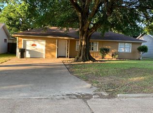 2830 Azalea Ln, Groves, TX 77619