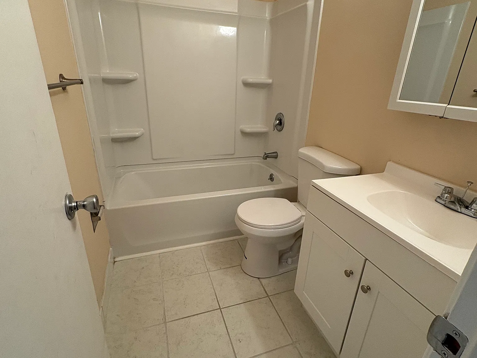 2 bed, $1,900 — Photo 4