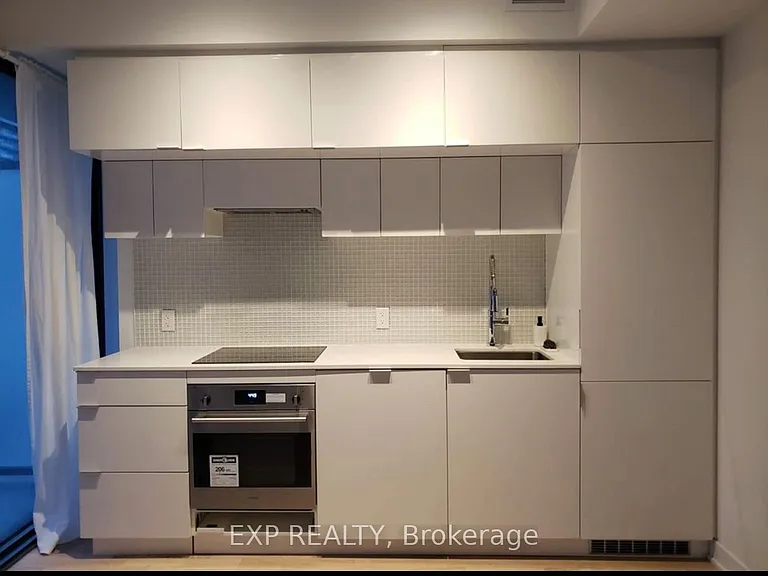 185 Roehampton Ave #911 — Photo 7