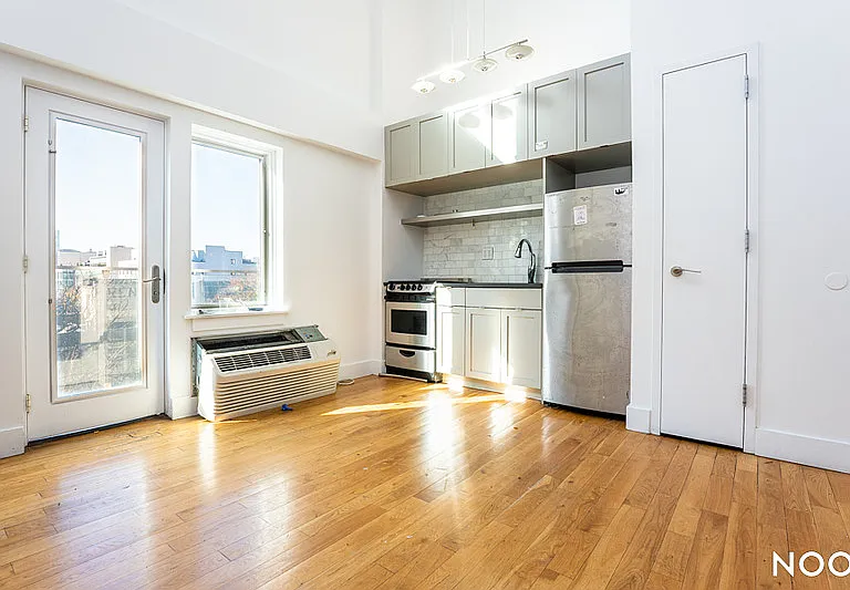 588 Myrtle Ave #502 — Photo 3