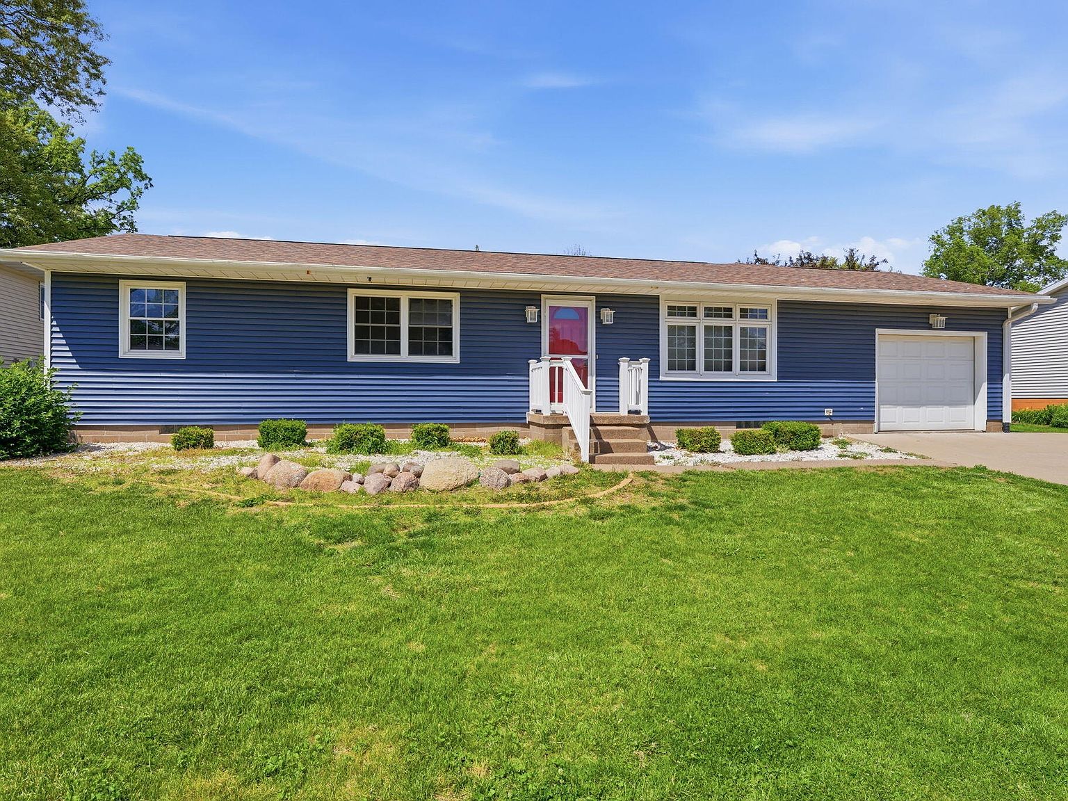 913 Acorn Ln, Muscatine, IA 52761 | Zillow