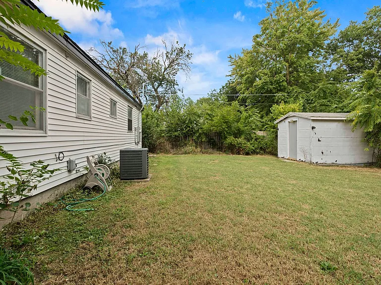 1616 E Funston St — Photo 2