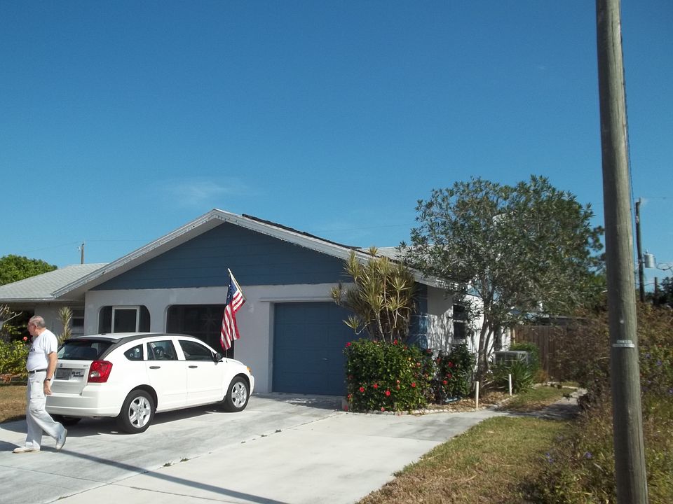 2nd image of 575 SE Euclid Ln