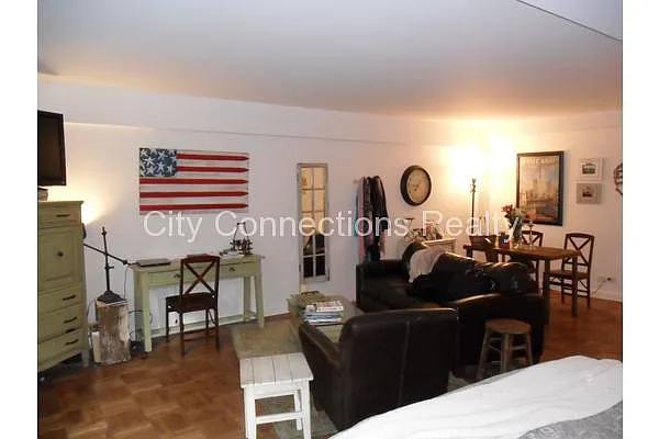 Rented by City Connections Realty | media 6