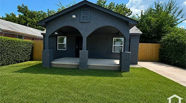 4 bed, $1,550 — Photo 1