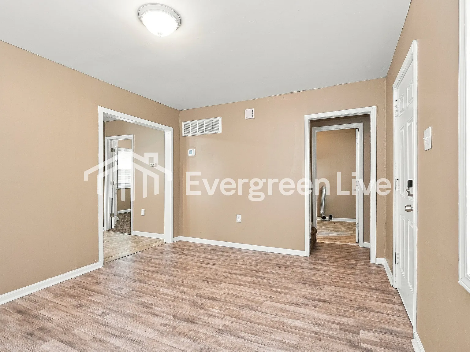 2 bed, 1.0 bath, 774 sqft, $1,145 — Photo 4