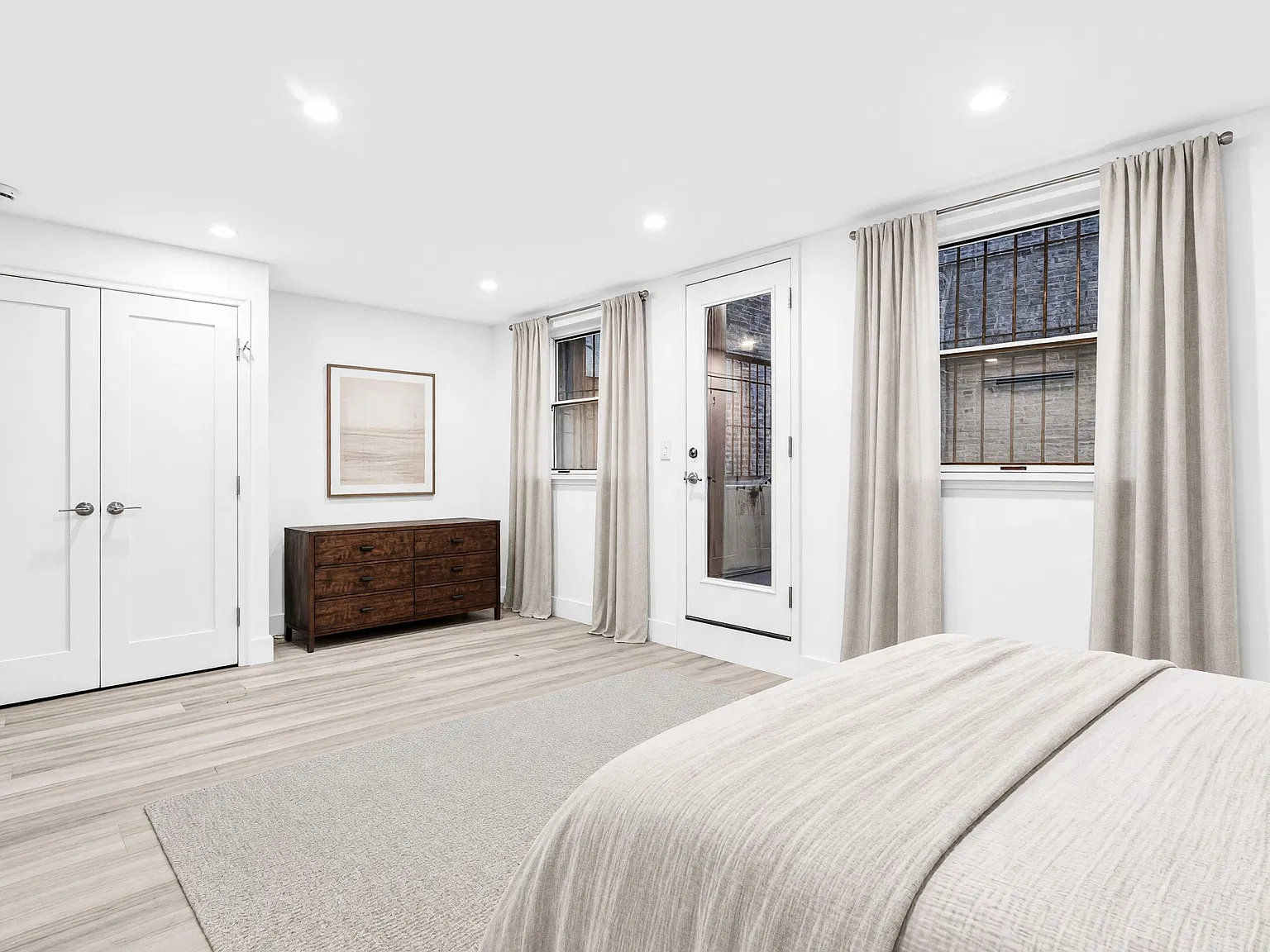 52 Bond Street — Photo 3