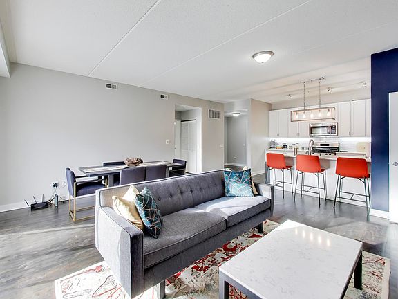 3rd image of 4311 N Sheridan Rd APT 204