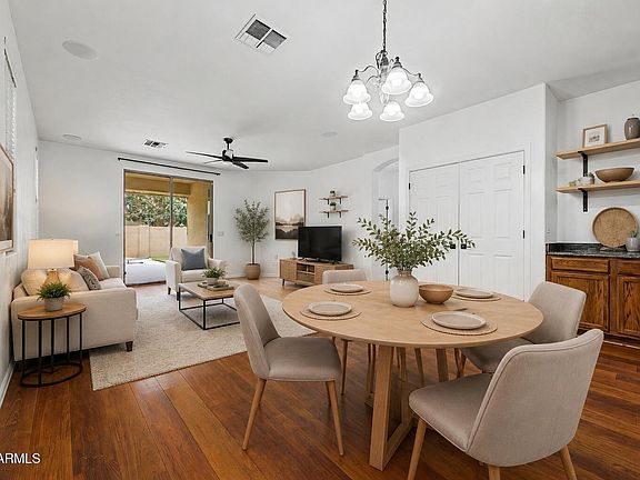 3rd image of 2665 E CLIFTON Avenue