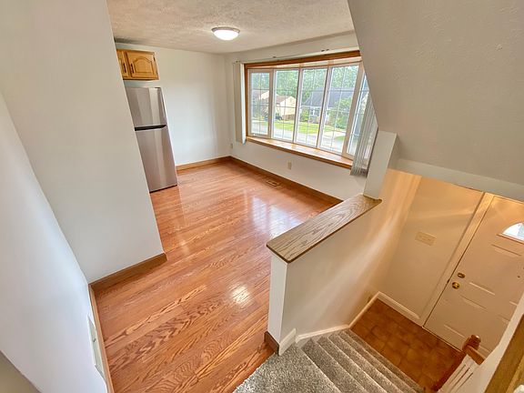 4th image of 127 Hunting Creek Rd