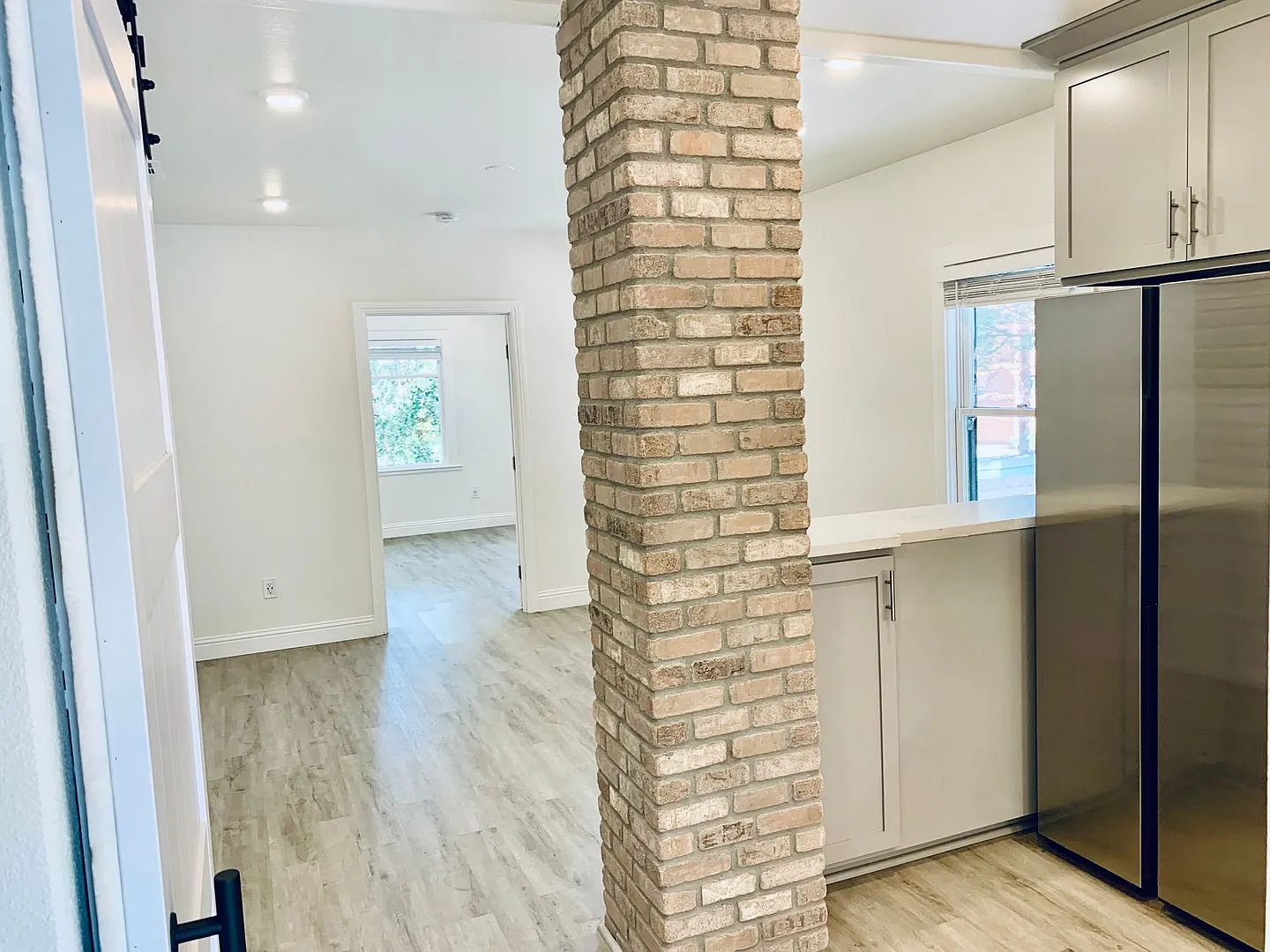 2 bedroom | 1 bathroom | Upstairs Midtown Apartment — Photo 4