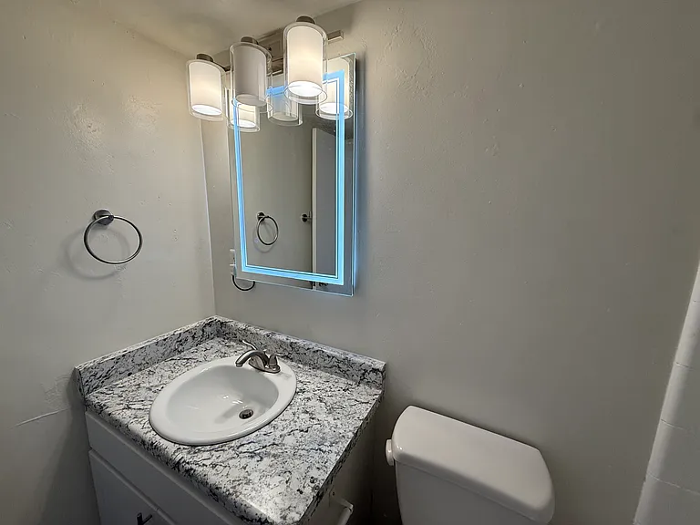 Sahuara Apartments — Photo 9