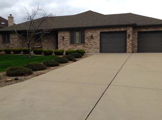 13144 W Beaver Lake Dr, Homer Glen, IL 60491