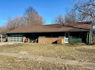 2824 SW Seabrook Ave, Topeka, KS 66614