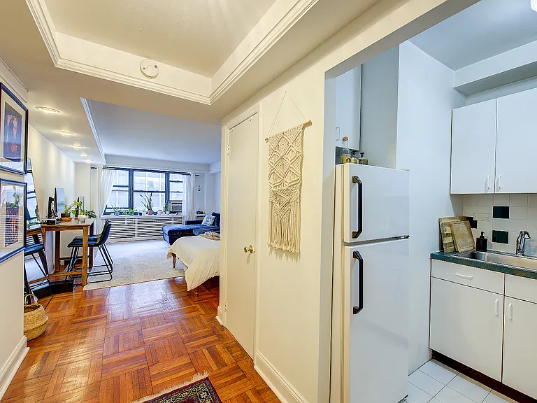 135 E 54th St #6C — Photo 5