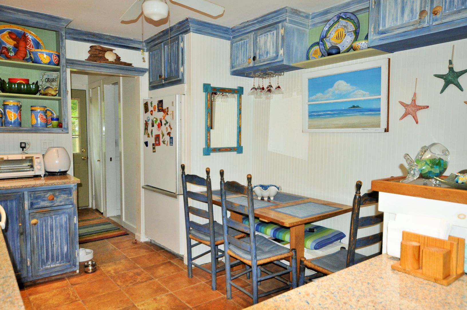  Eat in Kitchen