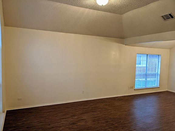 4th image of 4821 Grant Park Ave