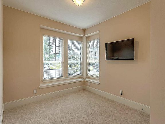 Bedroom in front with own bathroom is perfect for overnight guests