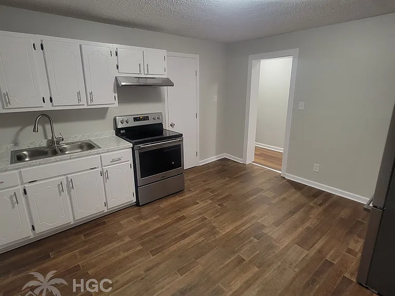 805 Moore St — Photo 9