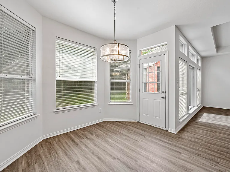 1711 Peregrine Dr — Photo 9