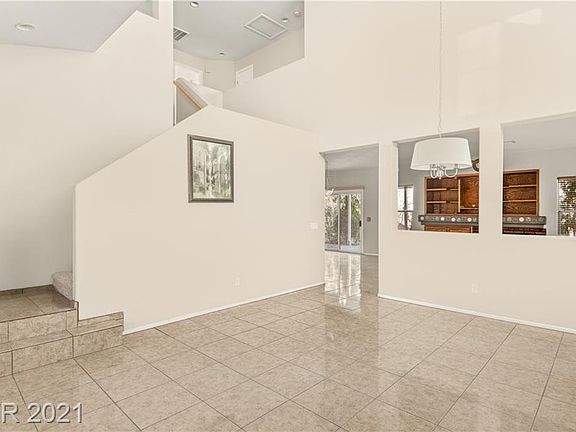 3rd image of 2918 Mastercraft Ave