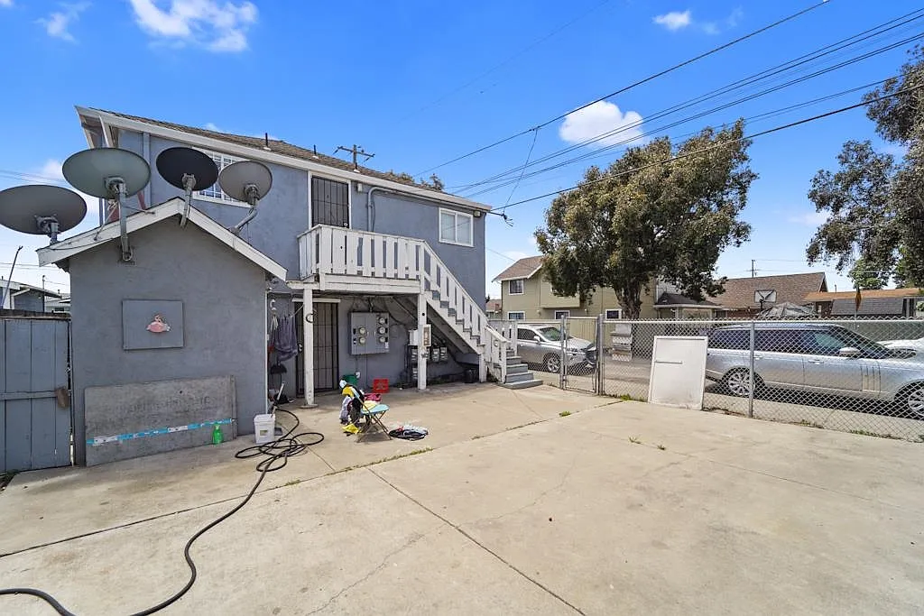 Building Photo - 203 Bissell Ave #4