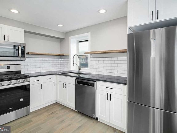 5th image of 819 S 9th St Floor 3
