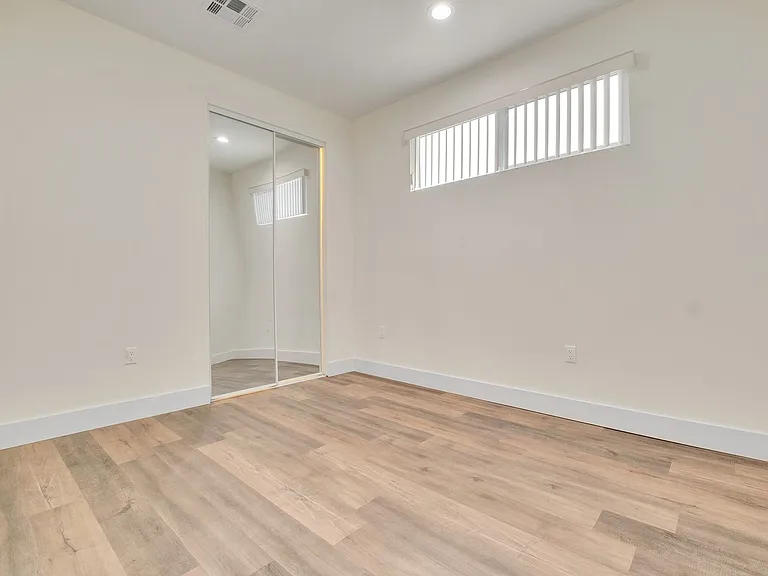 11619 Ayres Ave — Photo 17